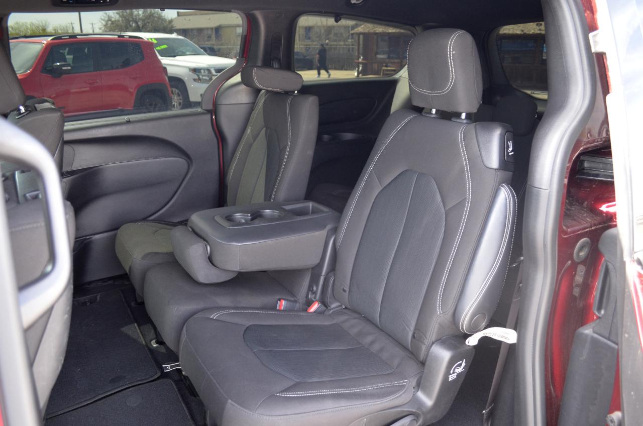 Chrysler Pacifica Touring FWD 2021