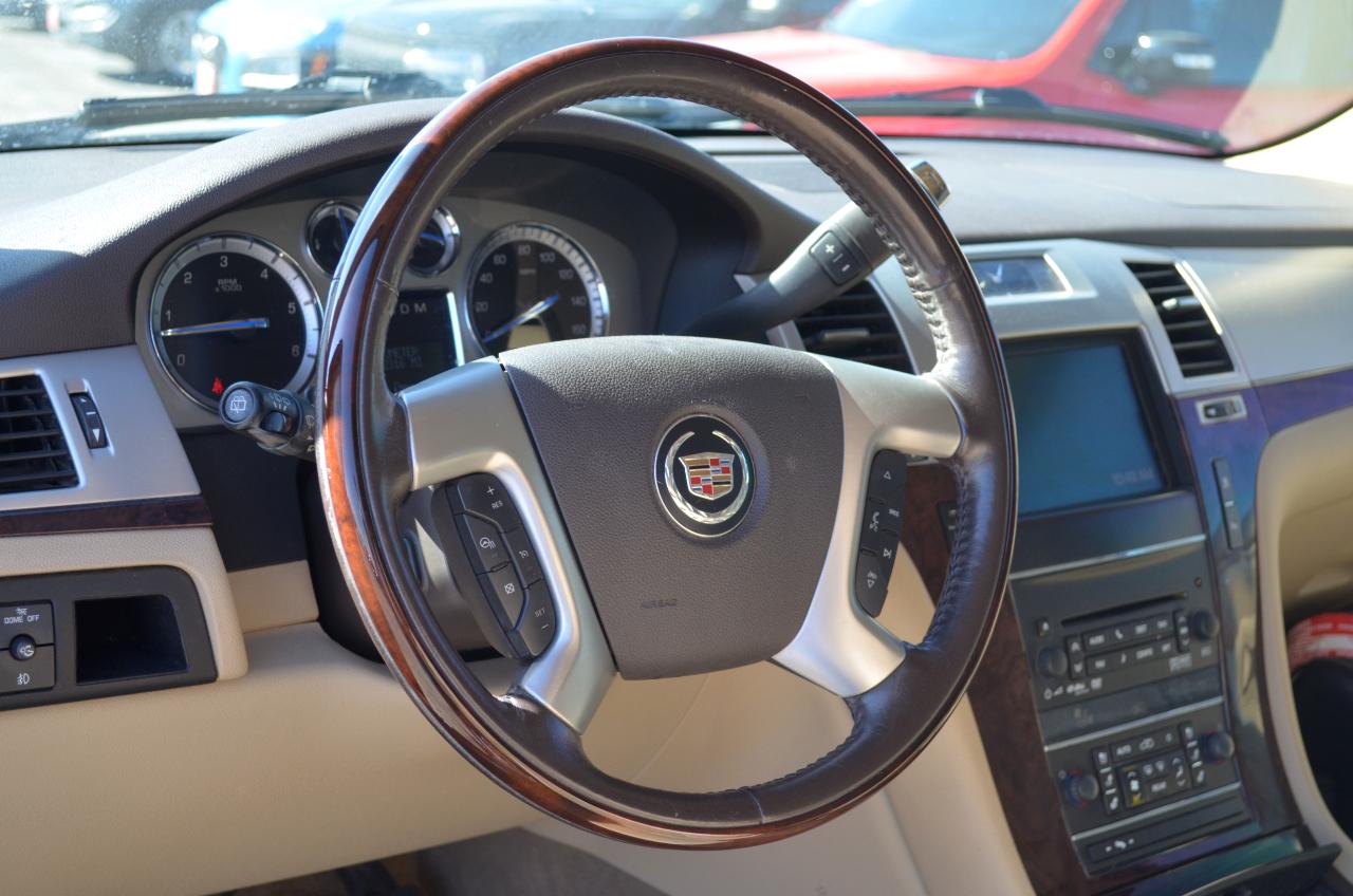 Cadillac Escalade ESV AWD 4dr Luxury 2011