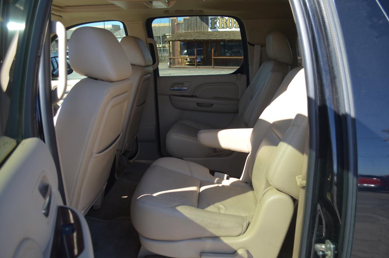 Cadillac Escalade ESV AWD 4dr Luxury 2011
