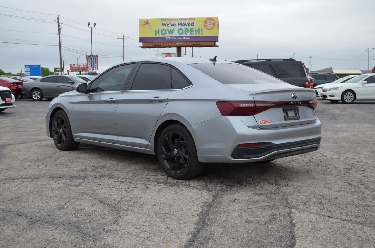 Volkswagen Jetta SE Auto 2025