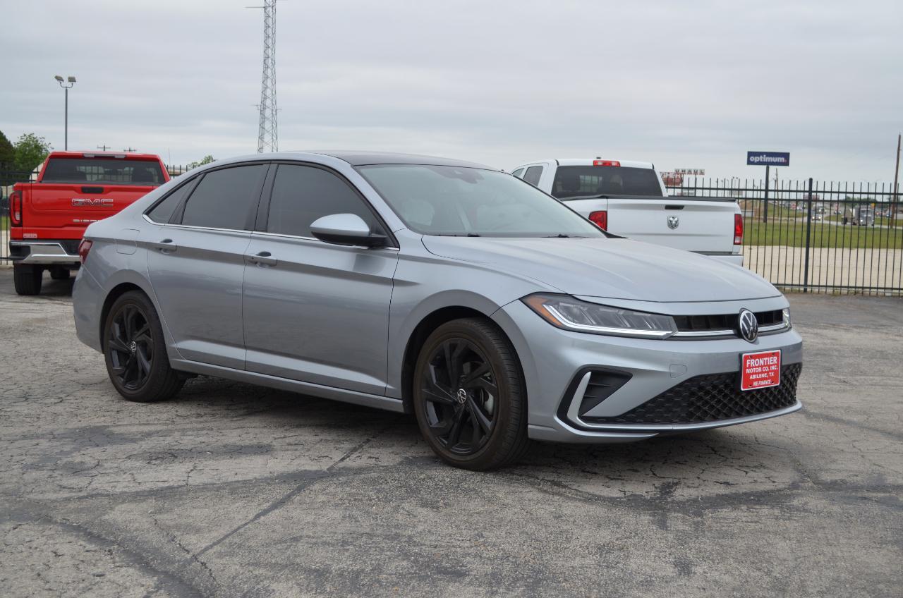 Volkswagen Jetta SE Auto 2025