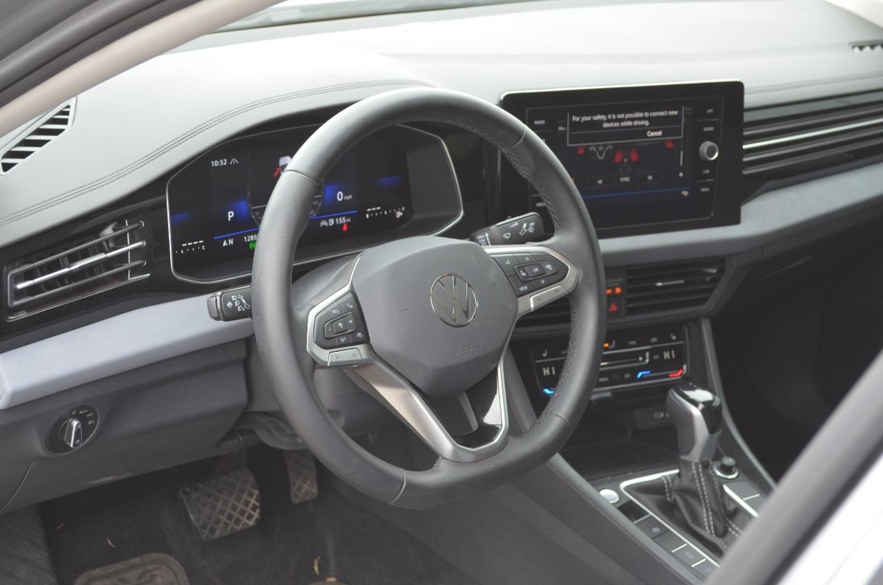 Volkswagen Jetta SE Auto 2025