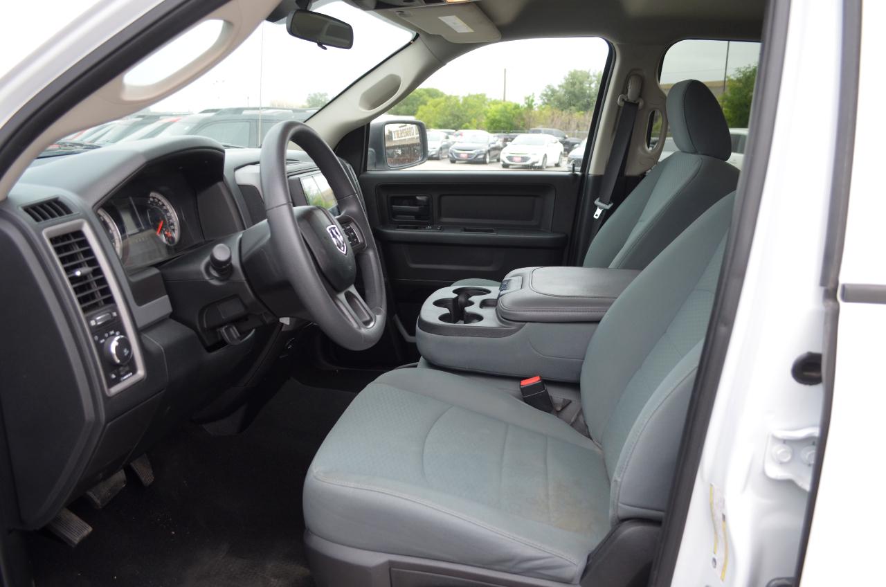 RAM 1500 Express 4x2 Crew Cab 5'7" Box 2018