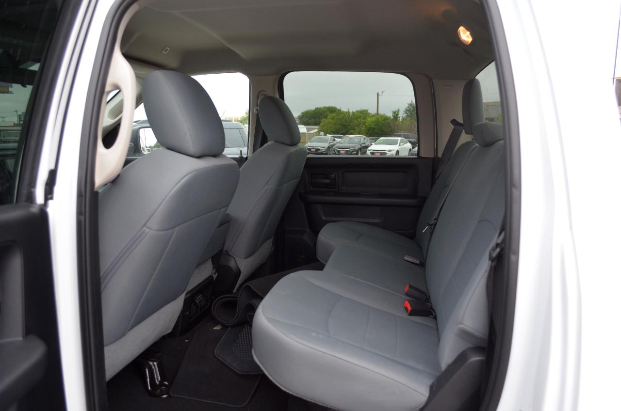 RAM 1500 Express 4x2 Crew Cab 5'7" Box 2018