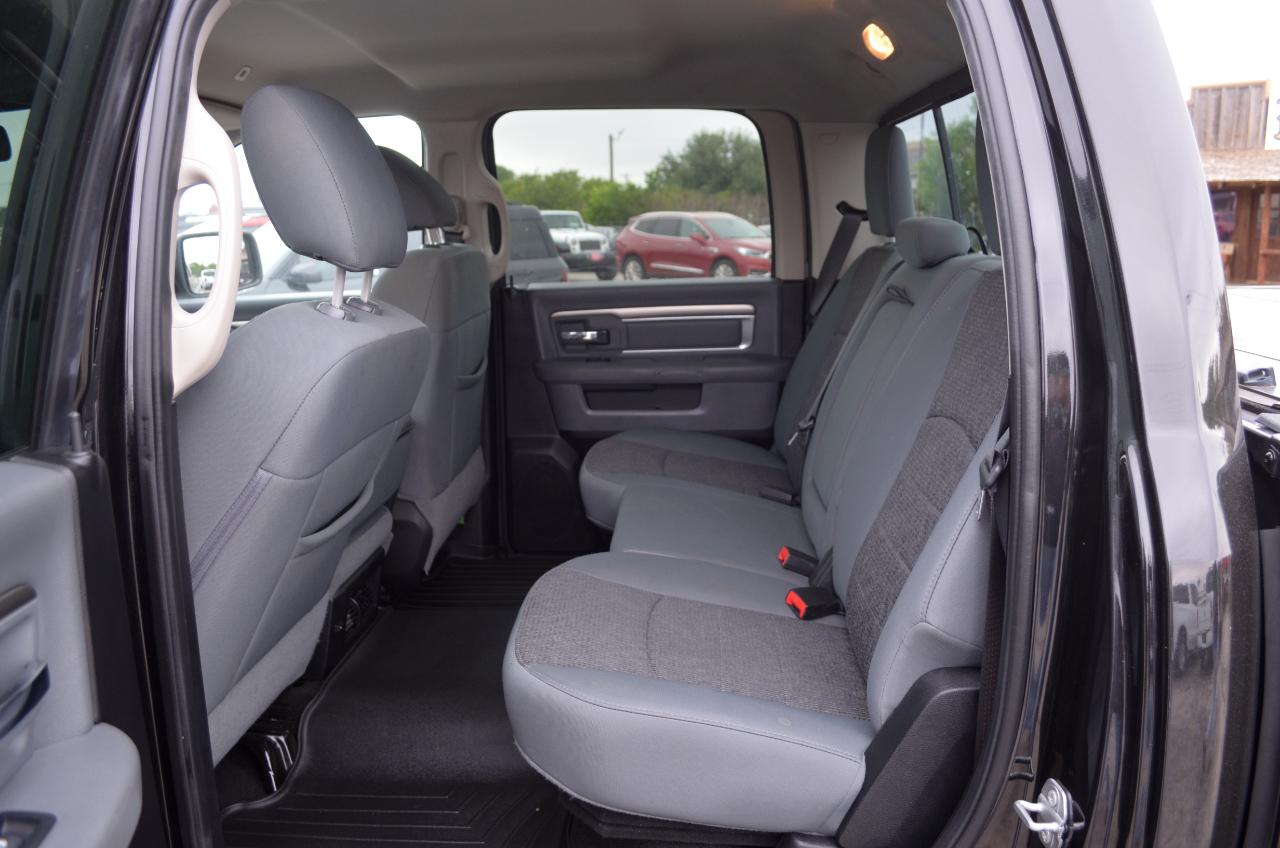 RAM 1500 Big Horn 4x2 Crew Cab 5'7" Box 2017