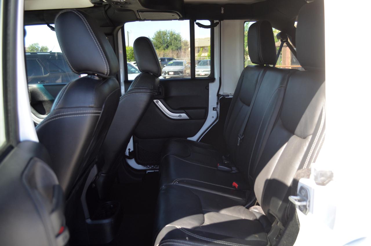 Jeep Wrangler Unlimited 4WD 4dr Sahara 2015