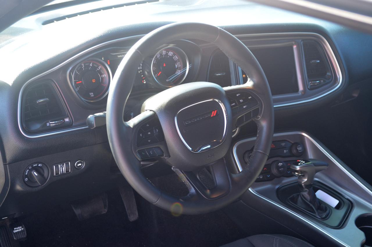 Dodge Challenger SXT RWD 2019