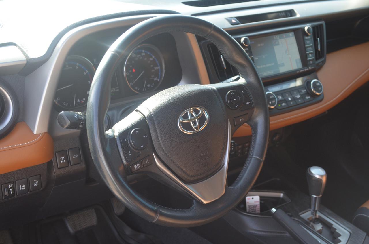 Toyota RAV4 Limited AWD (Natl) 2017