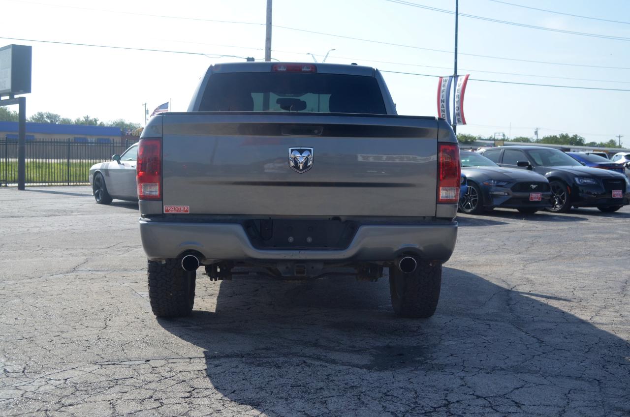 RAM 1500 2WD Quad Cab 140.5" Express 2012