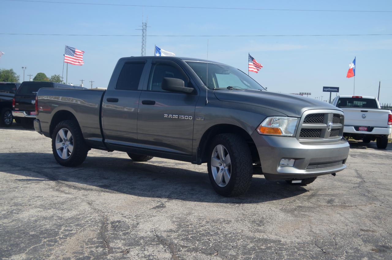 RAM 1500 2WD Quad Cab 140.5" Express 2012