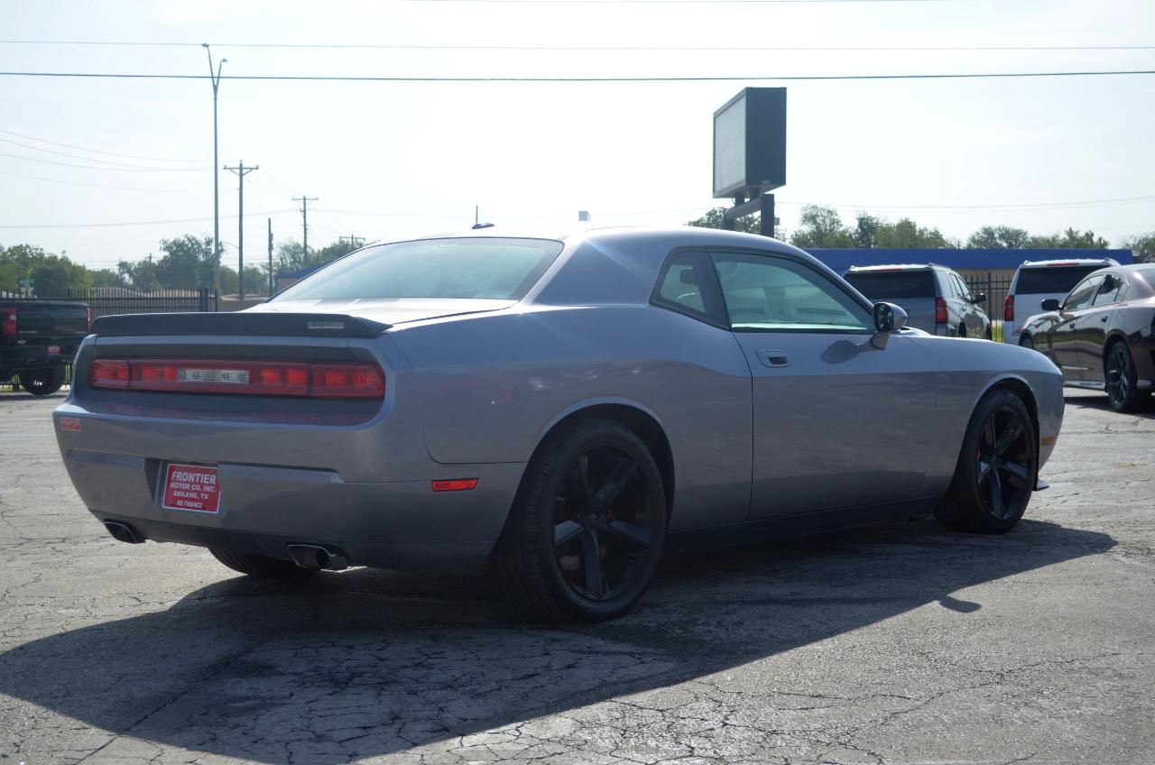 Dodge Challenger 2dr Cpe SRT8 2009