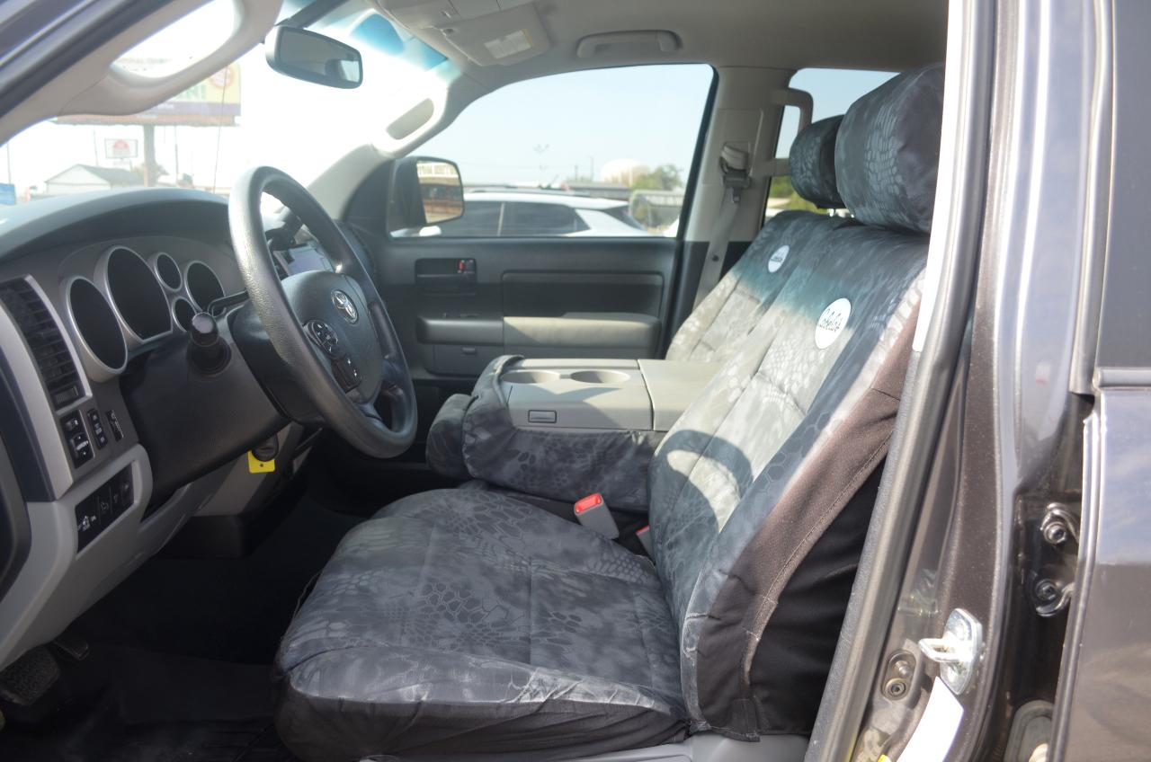 Toyota Tundra 4WD Truck CrewMax 5.7L FFV V8 6-Spd AT (Natl) 2013