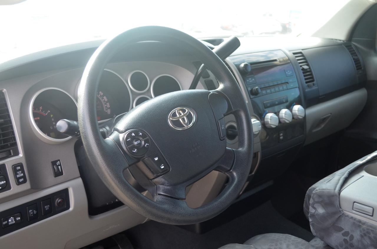Toyota Tundra 4WD Truck CrewMax 5.7L FFV V8 6-Spd AT (Natl) 2013