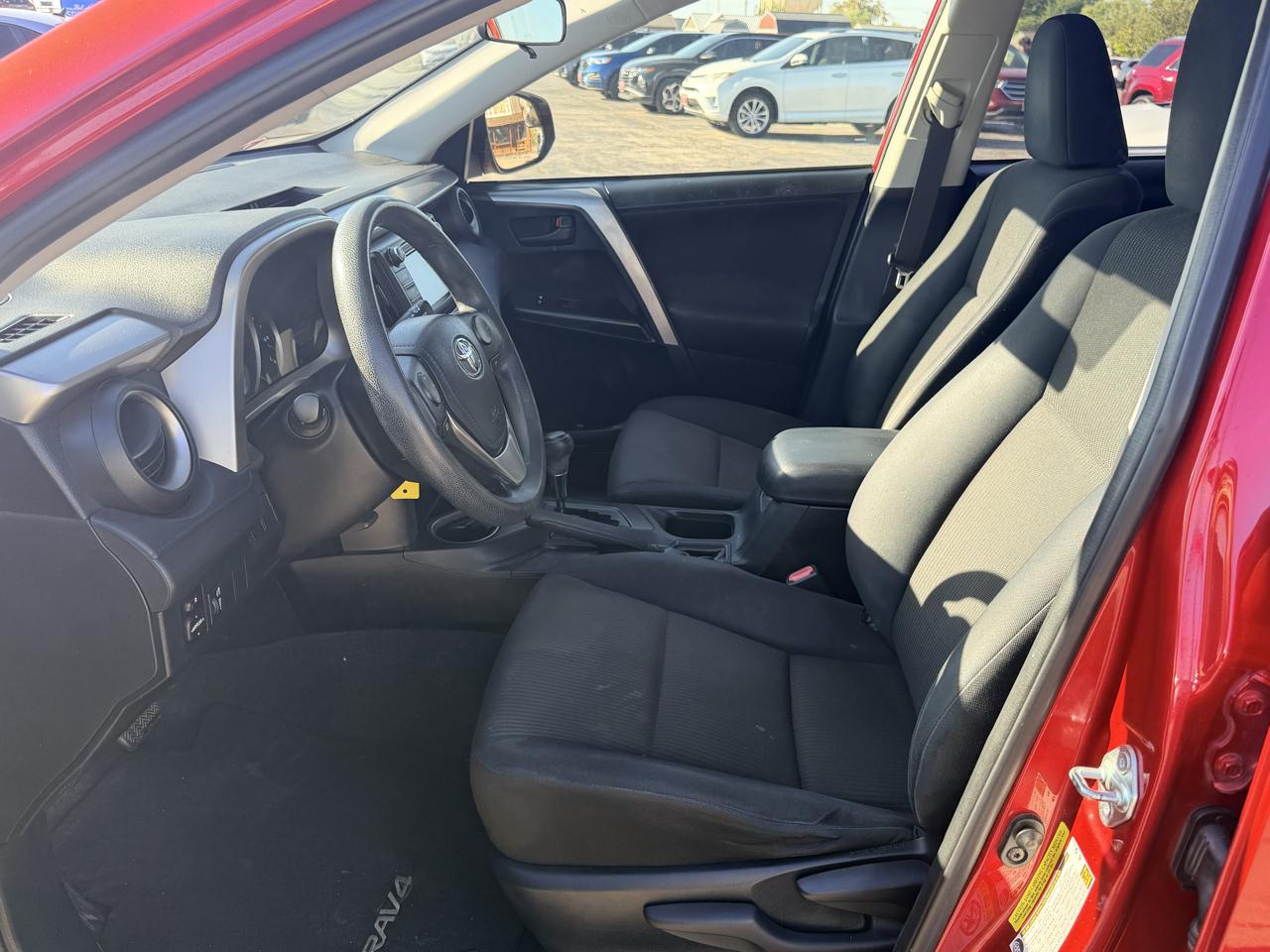 Toyota RAV4 FWD 4dr LE (Natl) 2016