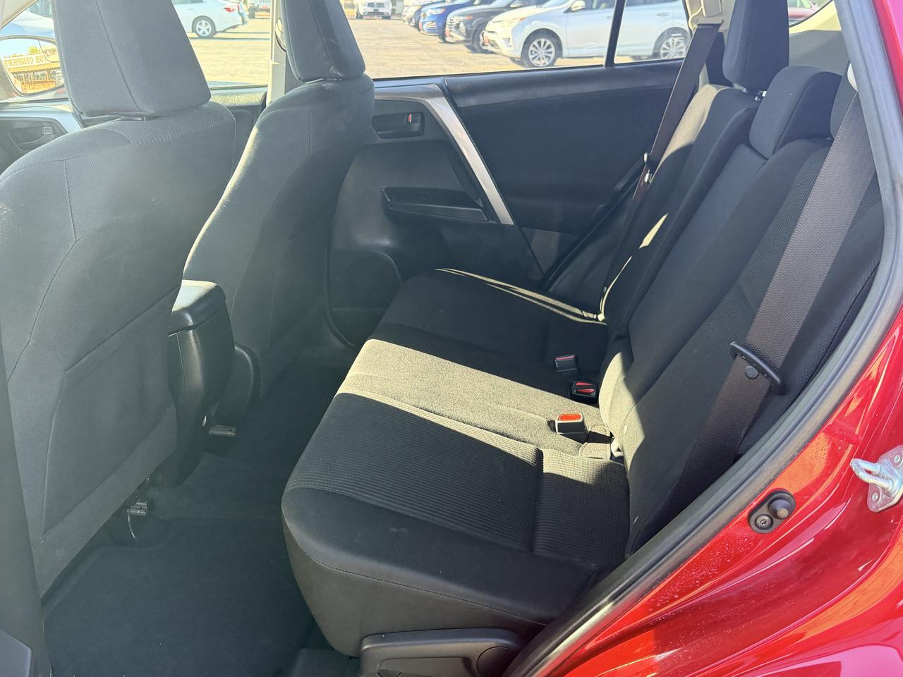 Toyota RAV4 FWD 4dr LE (Natl) 2016