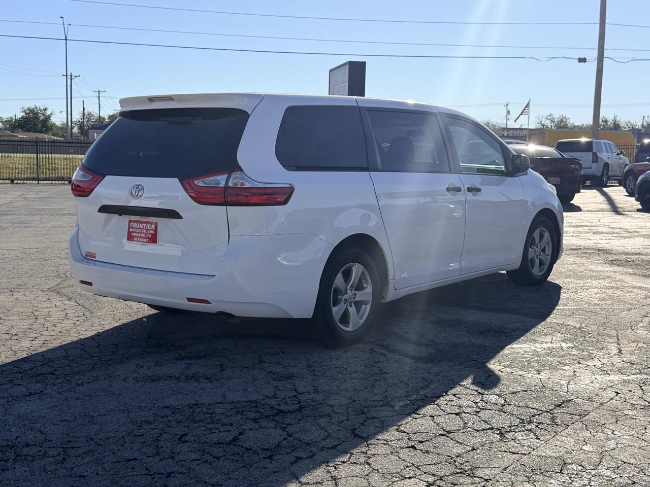Toyota Sienna 5dr 7-Pass Van L FWD (Natl) 2016