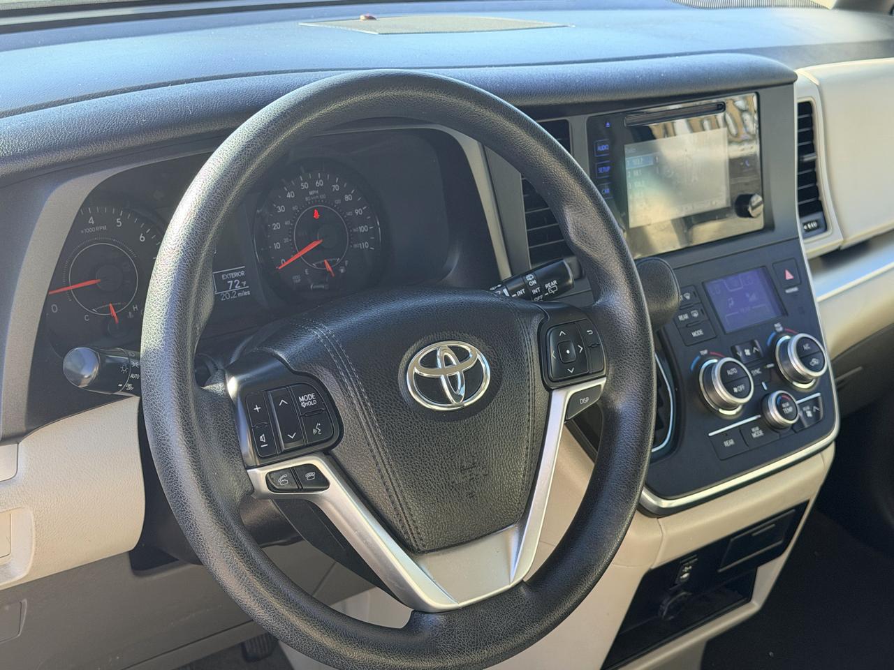 Toyota Sienna 5dr 7-Pass Van L FWD (Natl) 2016