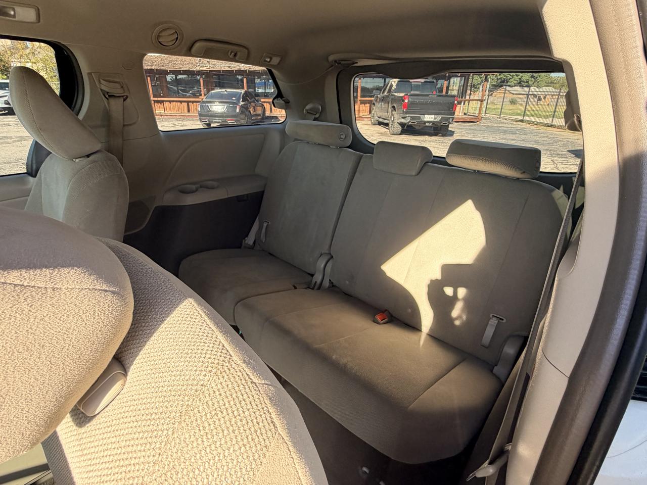 Toyota Sienna 5dr 7-Pass Van L FWD (Natl) 2016