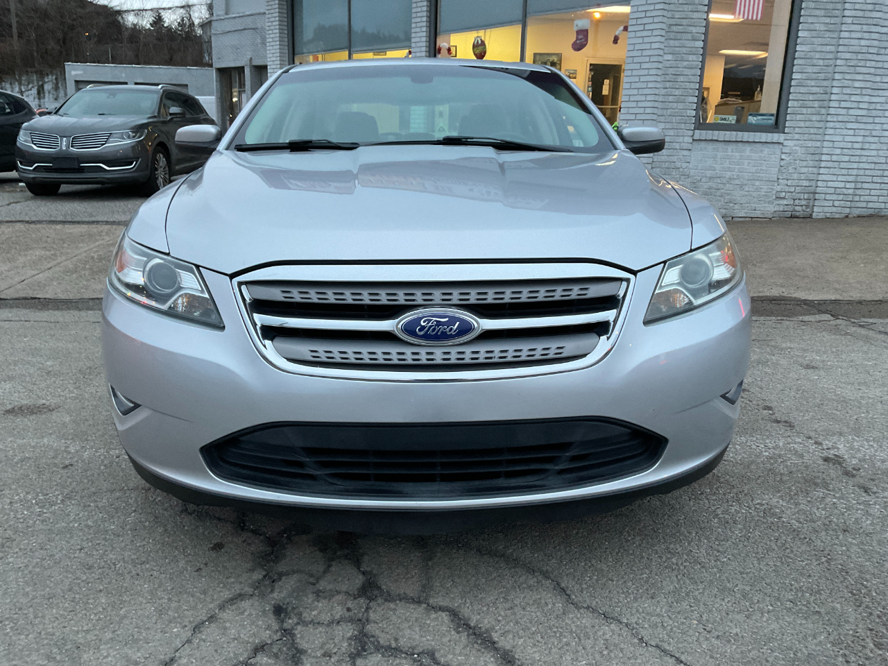 Ford Taurus SEL FWD 2012