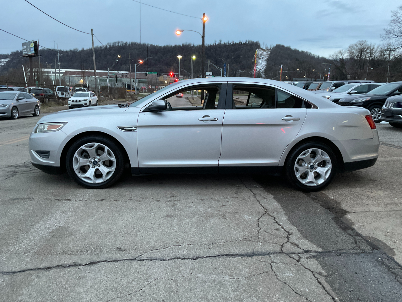 Ford Taurus SEL FWD 2012