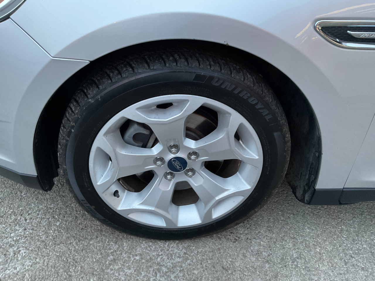 Ford Taurus SEL FWD 2012