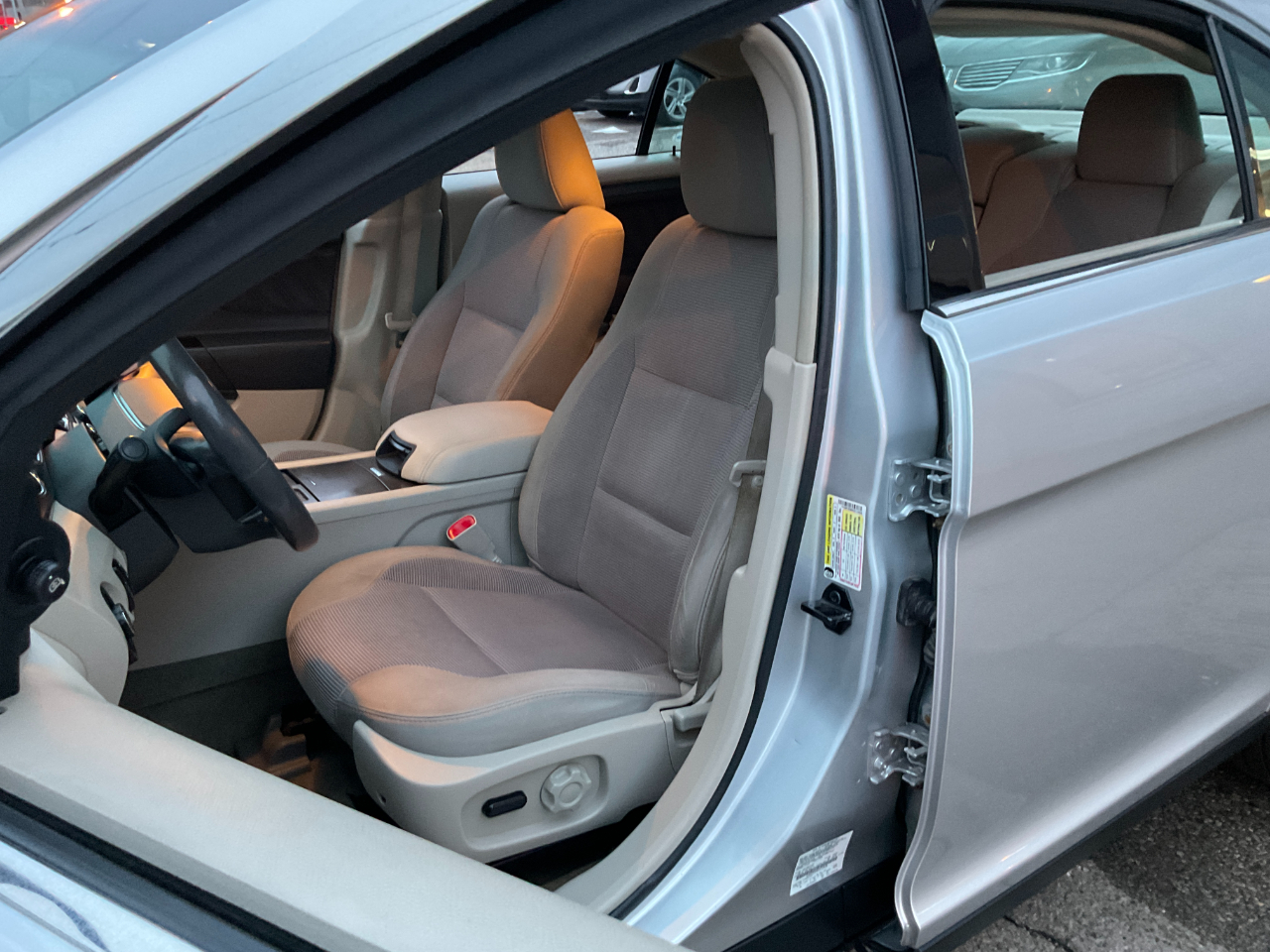 Ford Taurus SEL FWD 2012