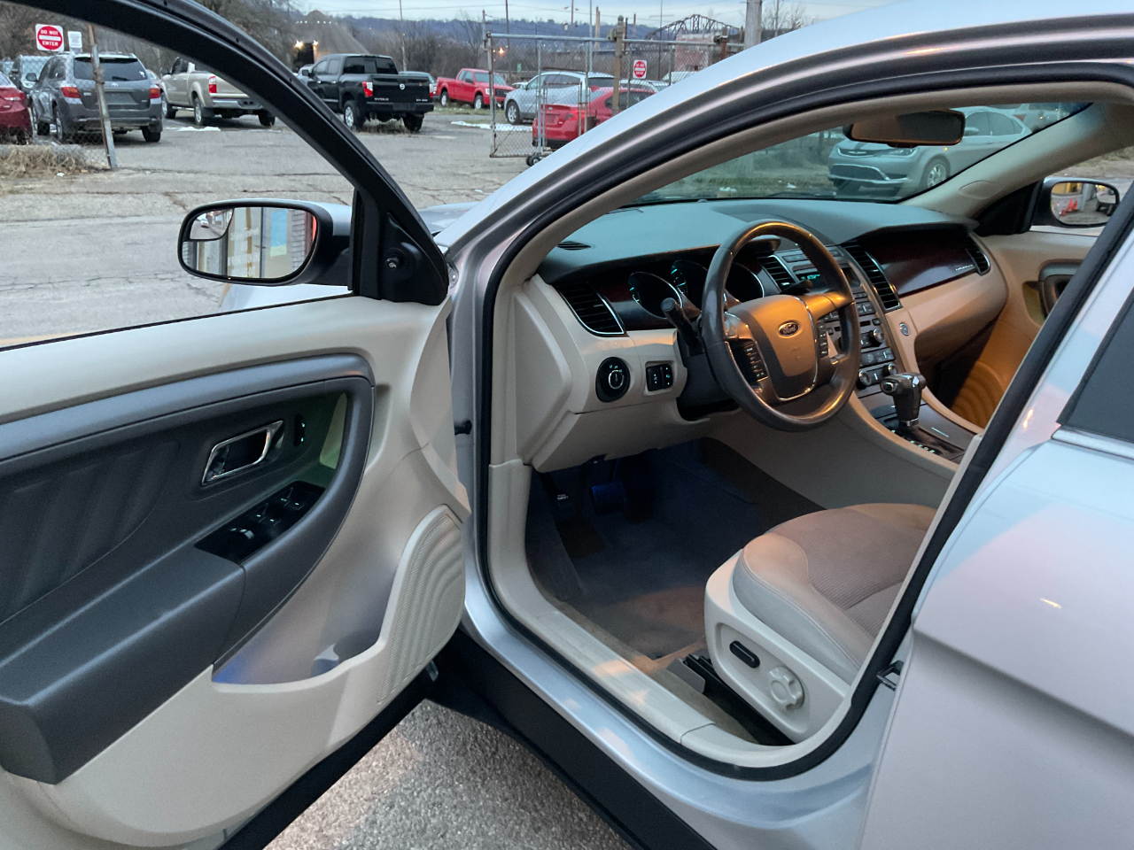 Ford Taurus SEL FWD 2012