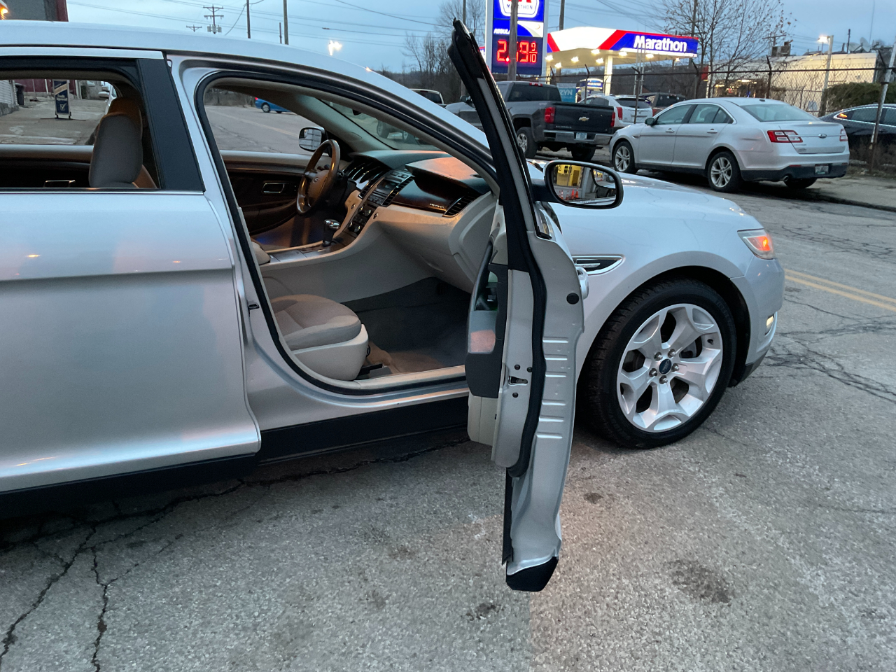 Ford Taurus SEL FWD 2012