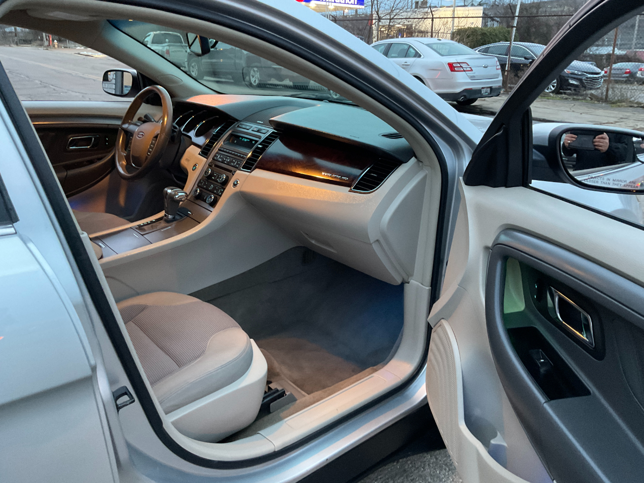 Ford Taurus SEL FWD 2012