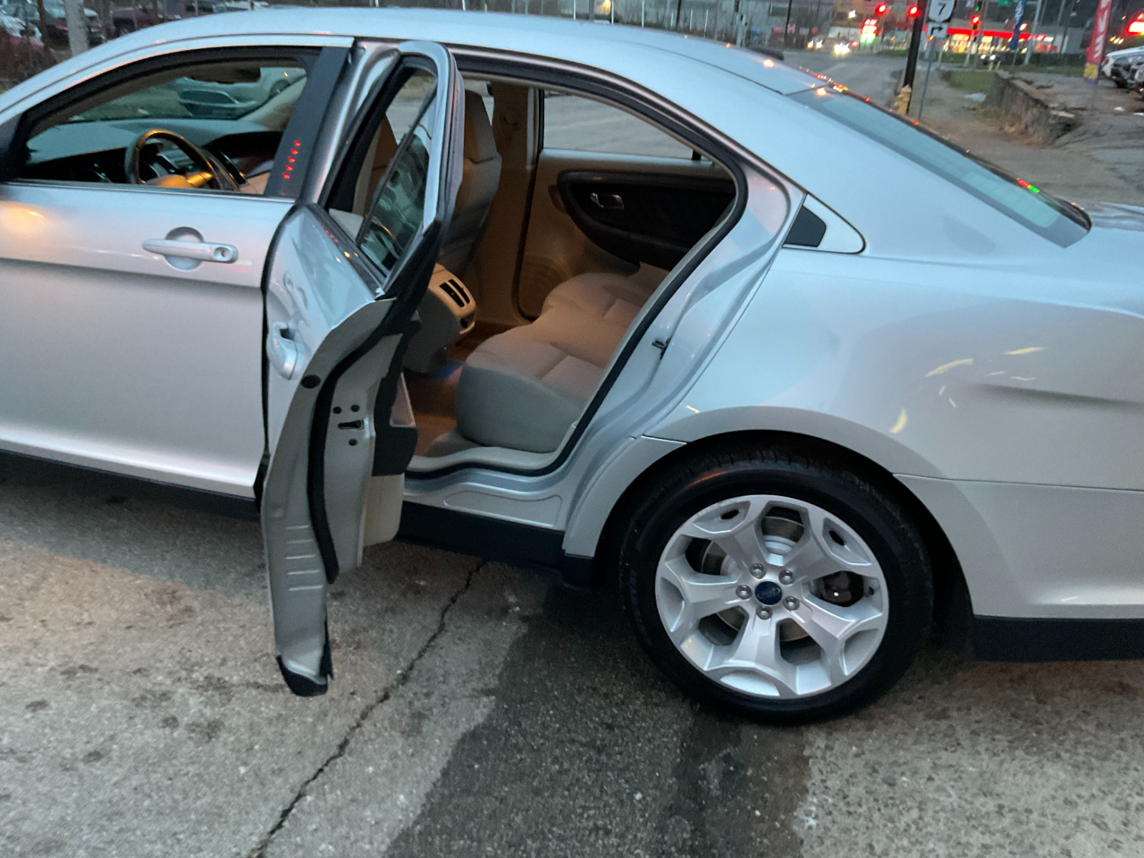 Ford Taurus SEL FWD 2012