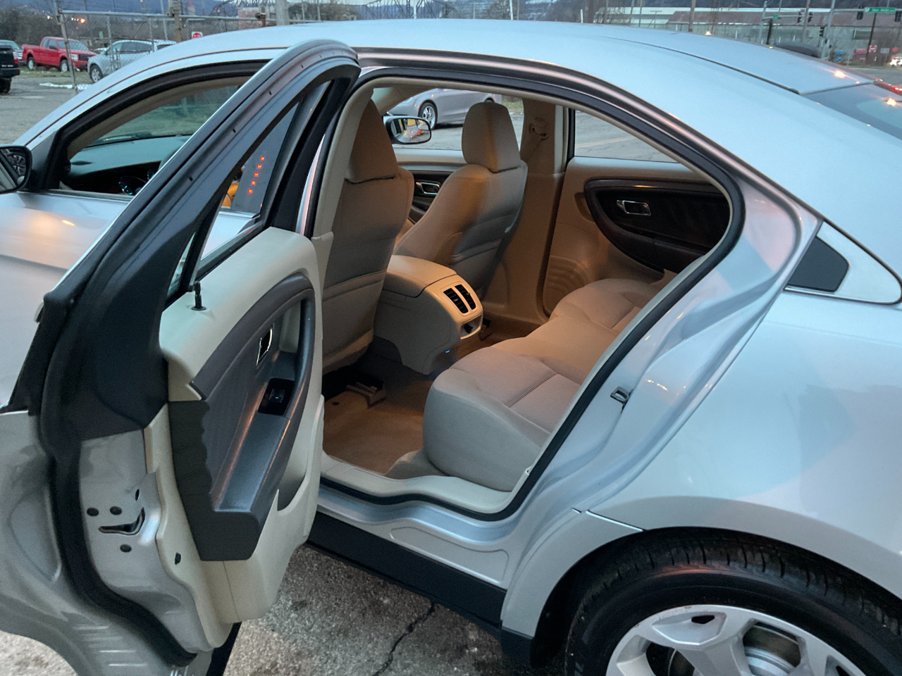 Ford Taurus SEL FWD 2012