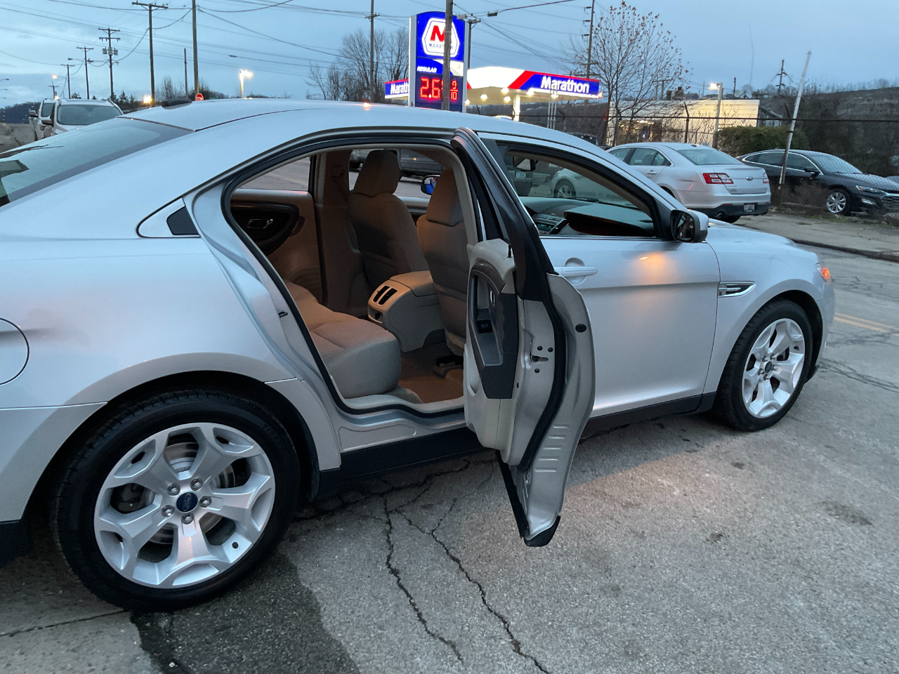 Ford Taurus SEL FWD 2012