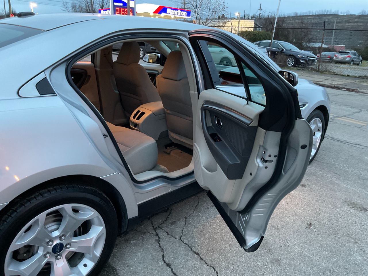 Ford Taurus SEL FWD 2012