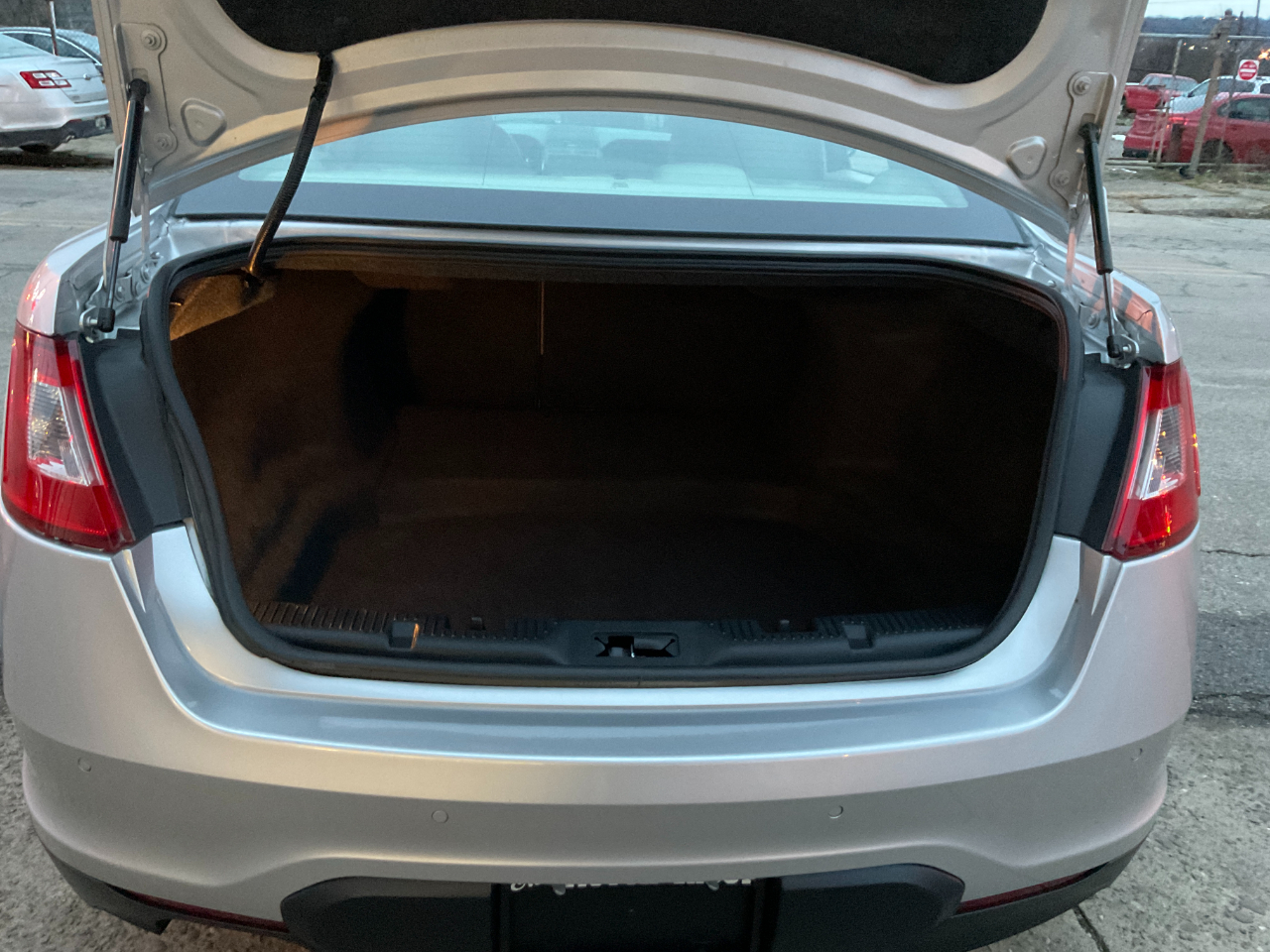 Ford Taurus SEL FWD 2012