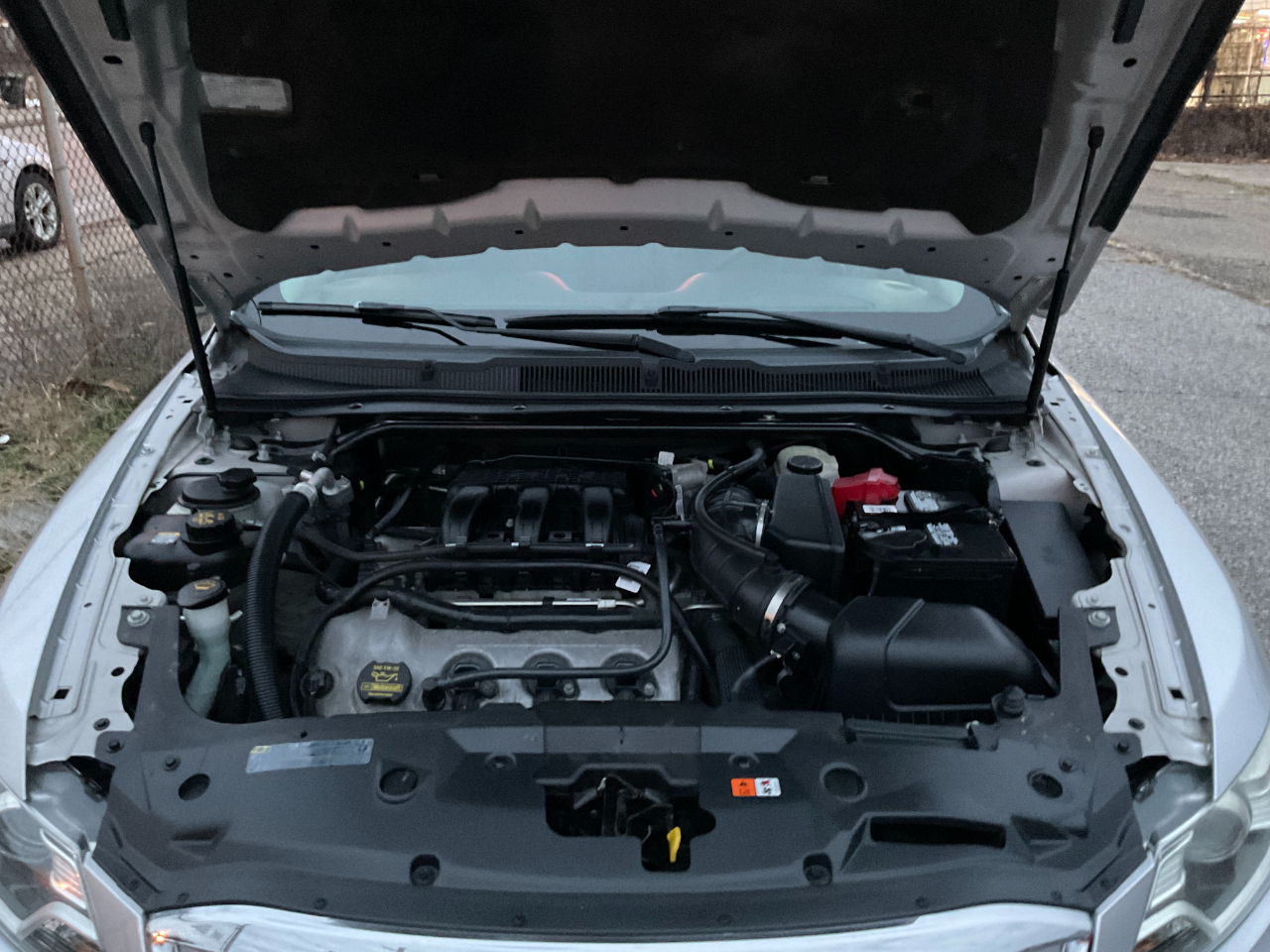 Ford Taurus SEL FWD 2012