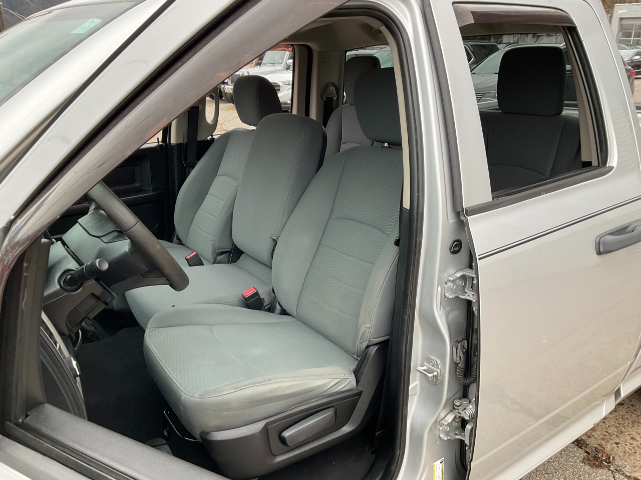 RAM 1500 Tradesman Quad Cab 4WD 2014