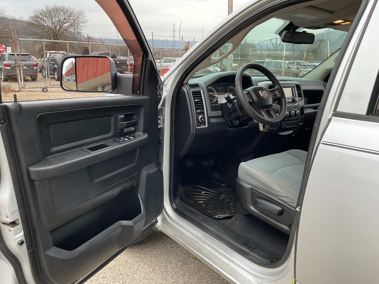 RAM 1500 Tradesman Quad Cab 4WD 2014