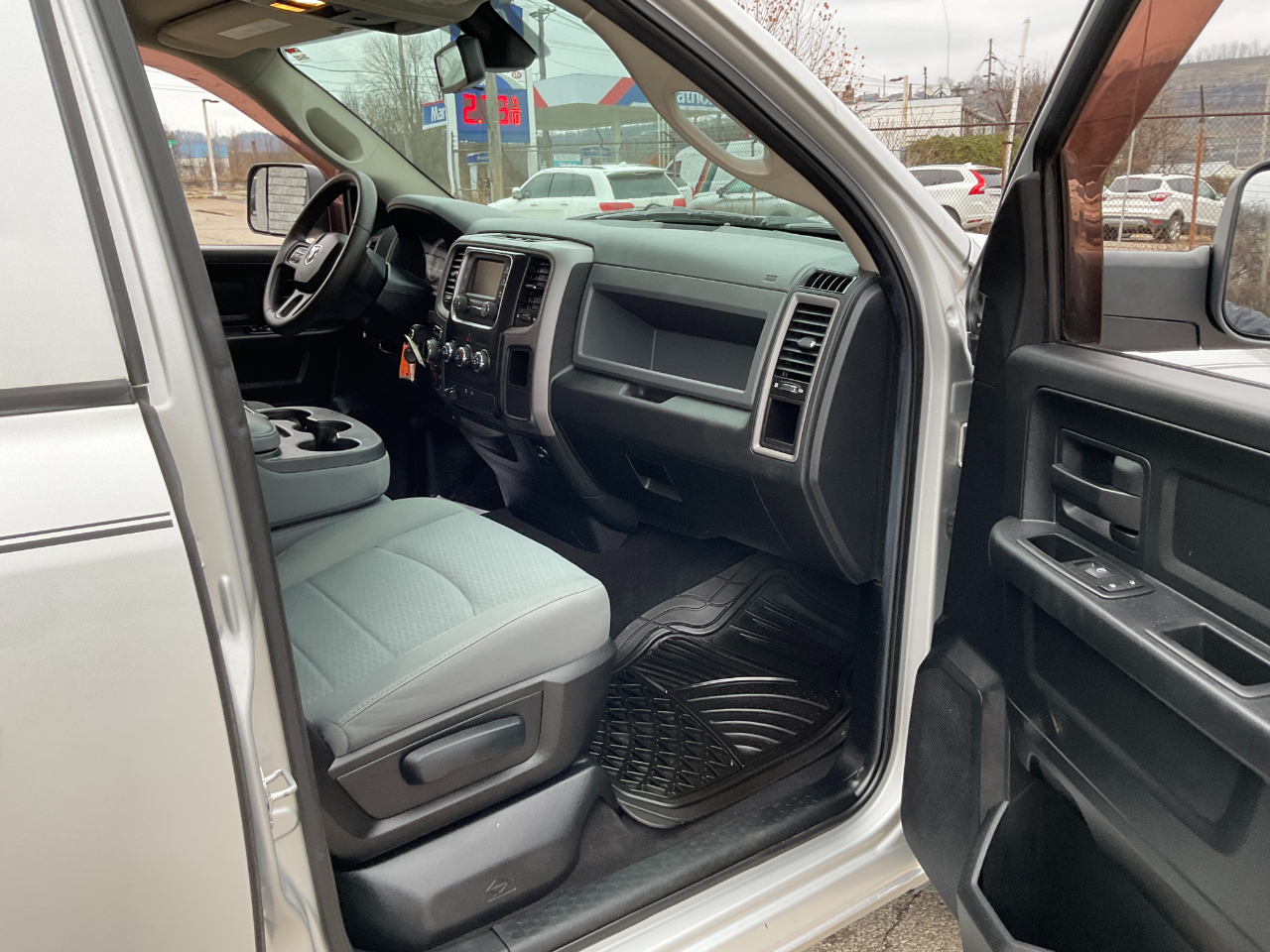 RAM 1500 Tradesman Quad Cab 4WD 2014