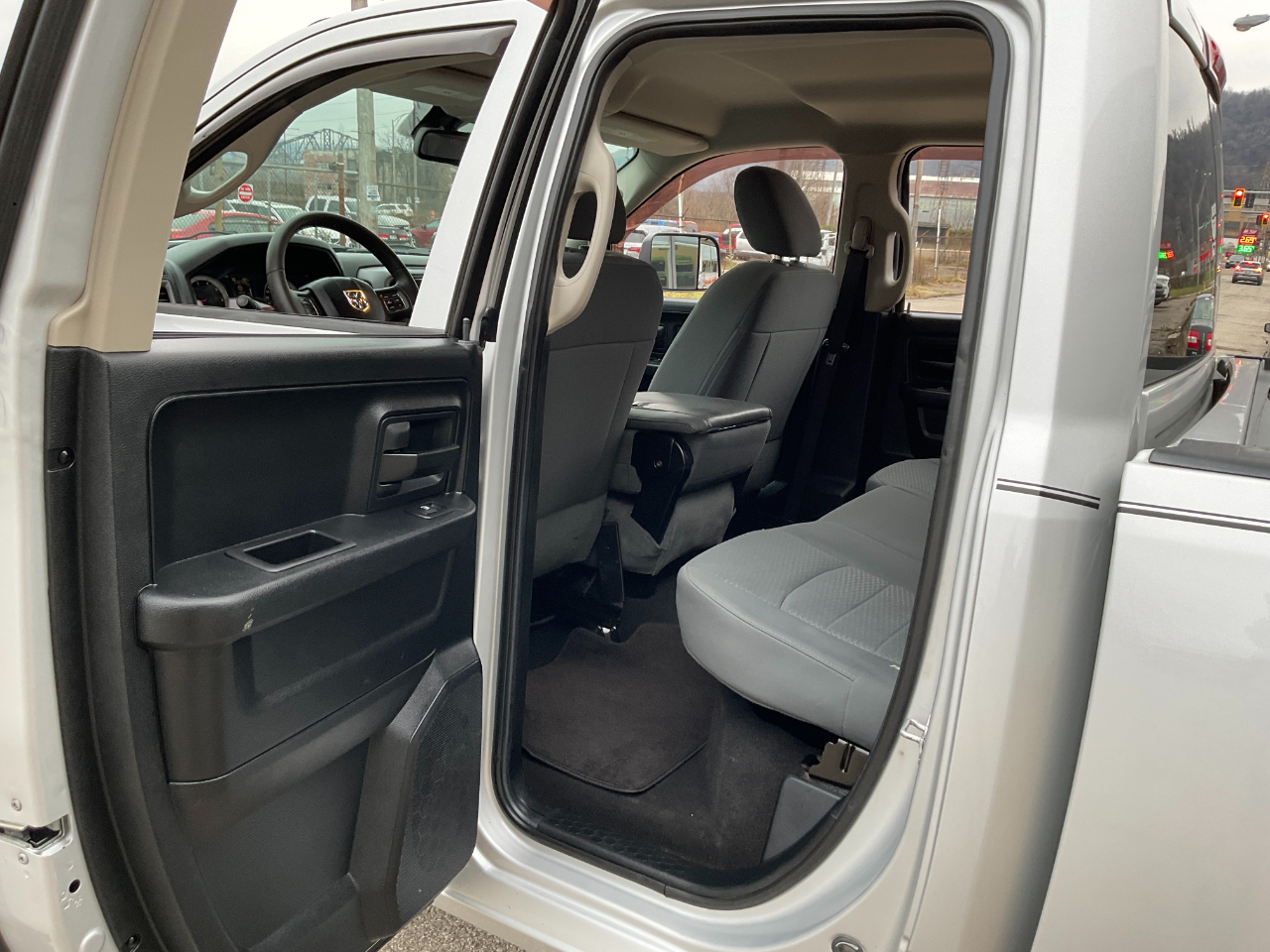 RAM 1500 Tradesman Quad Cab 4WD 2014