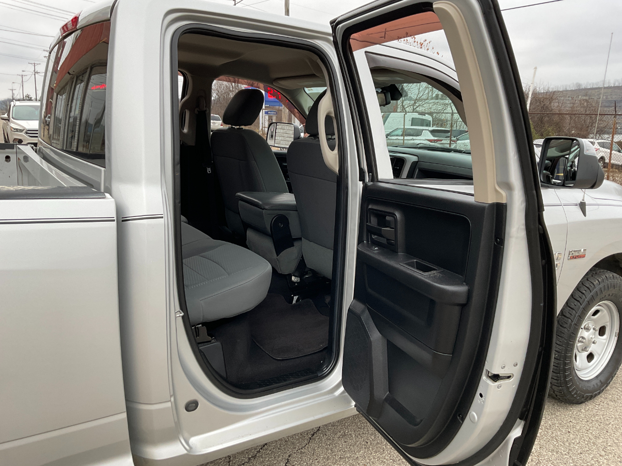 RAM 1500 Tradesman Quad Cab 4WD 2014