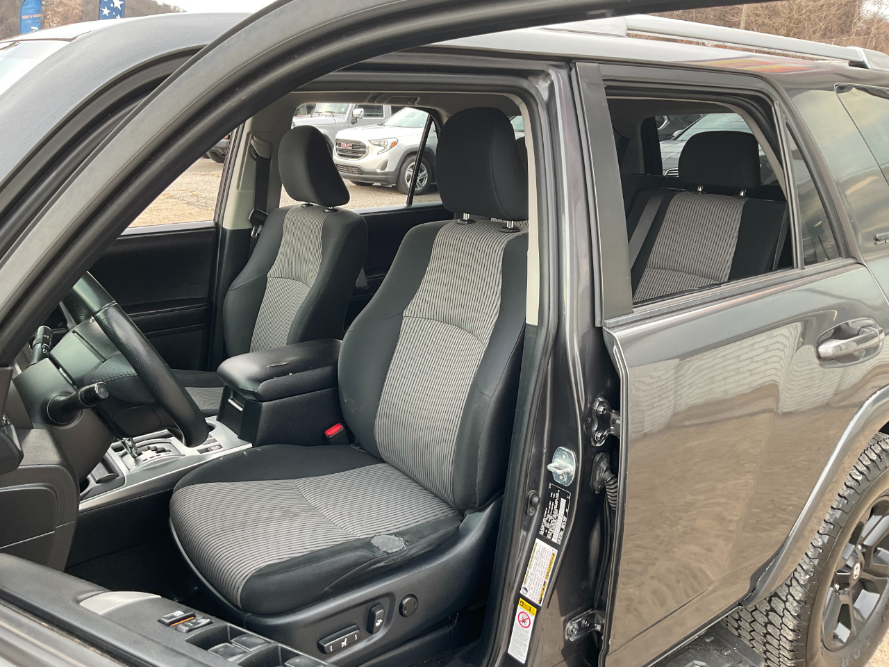 Toyota 4Runner SR5 4WD 2016