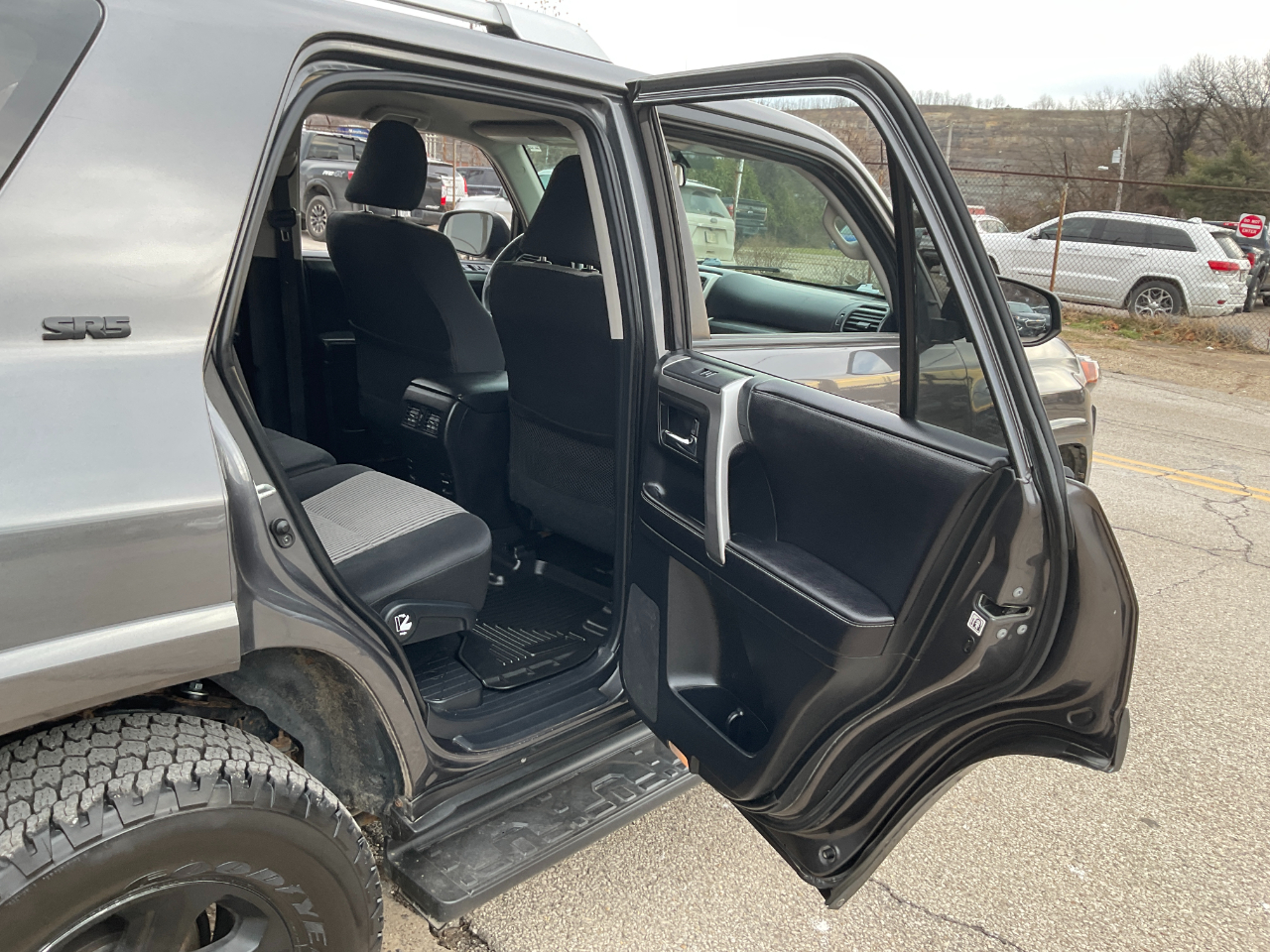 Toyota 4Runner SR5 4WD 2016