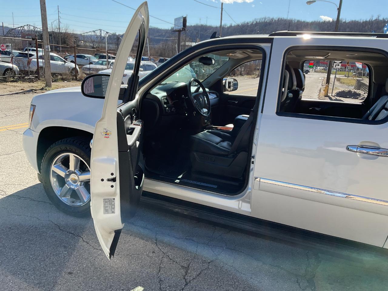 Chevrolet Suburban LTZ 1500 4WD 2013