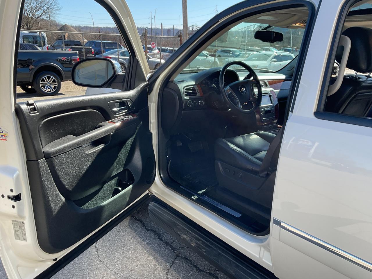 Chevrolet Suburban LTZ 1500 4WD 2013