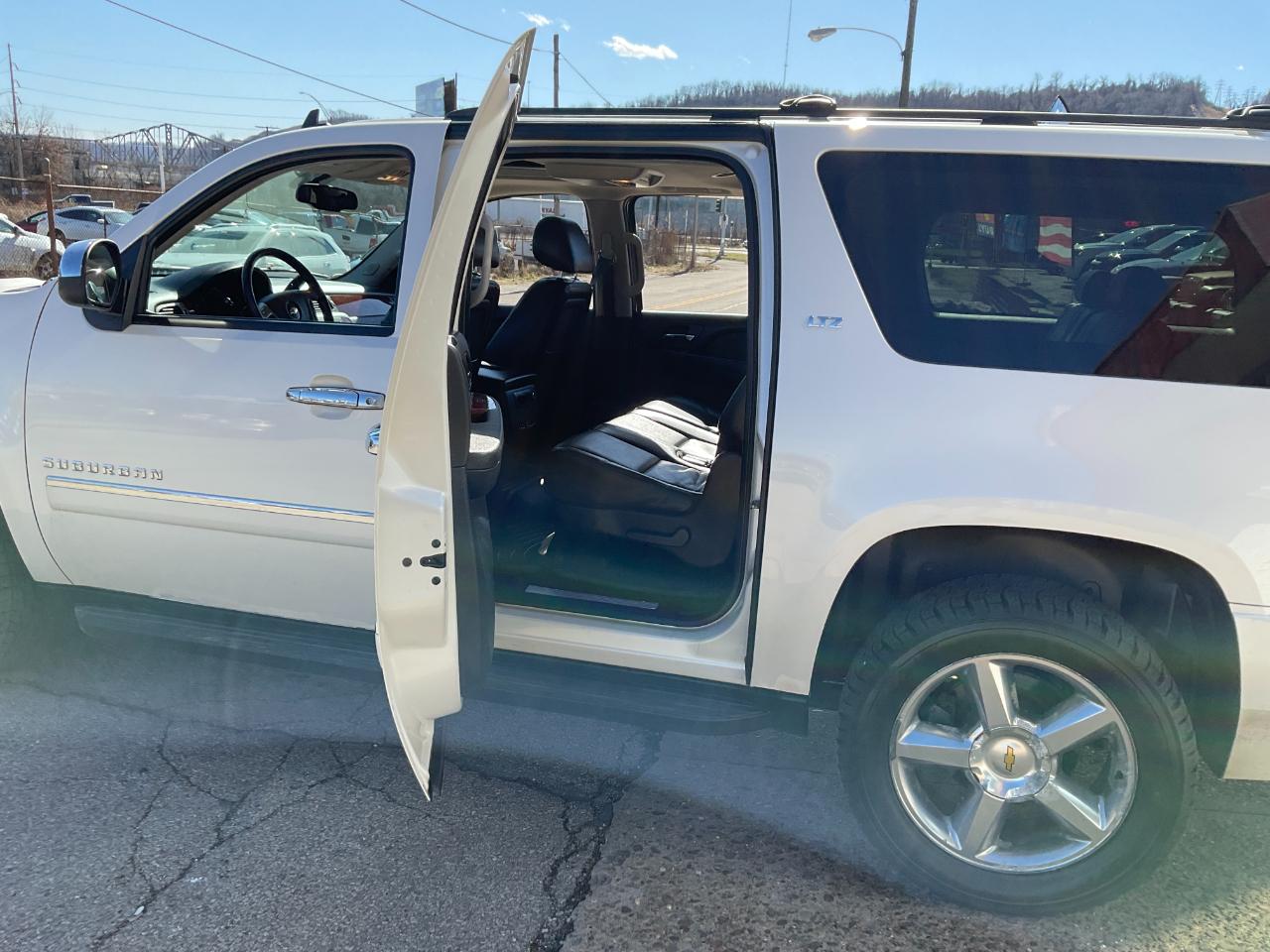 Chevrolet Suburban LTZ 1500 4WD 2013