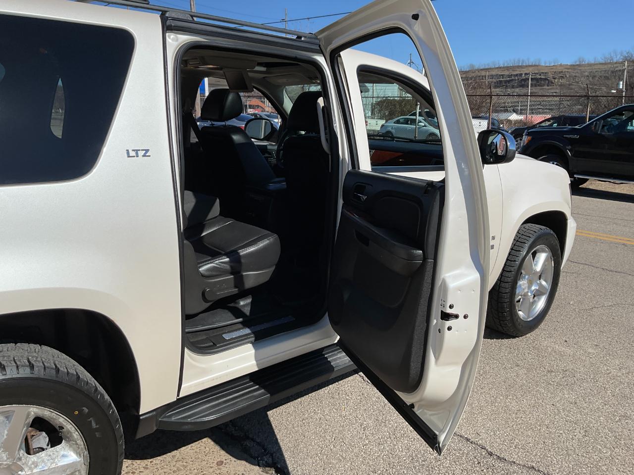 Chevrolet Suburban LTZ 1500 4WD 2013