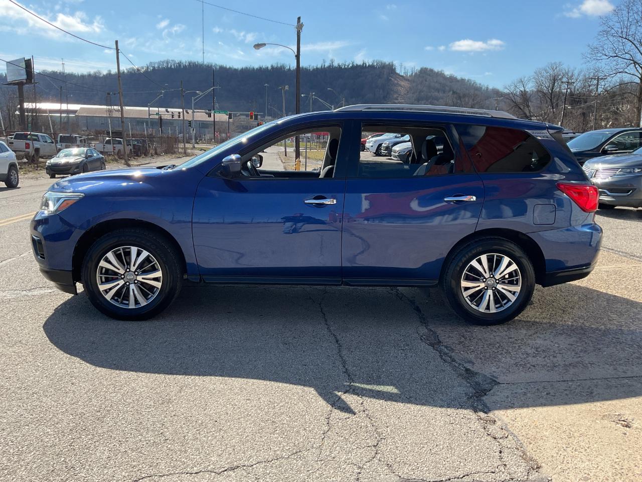 Nissan Pathfinder SV 4WD 2020