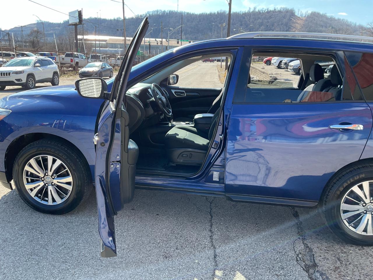 Nissan Pathfinder SV 4WD 2020