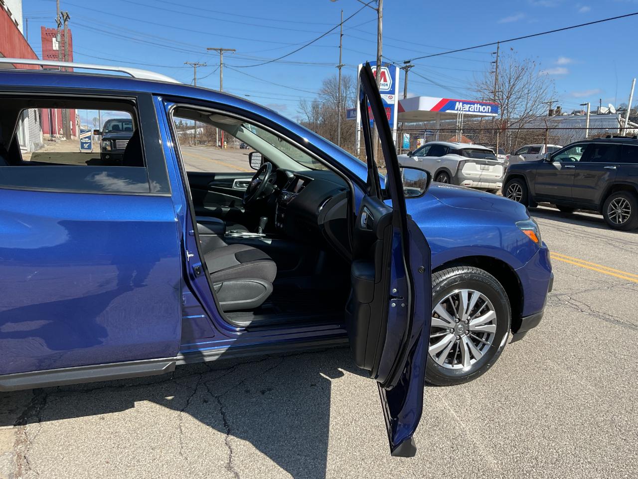 Nissan Pathfinder SV 4WD 2020