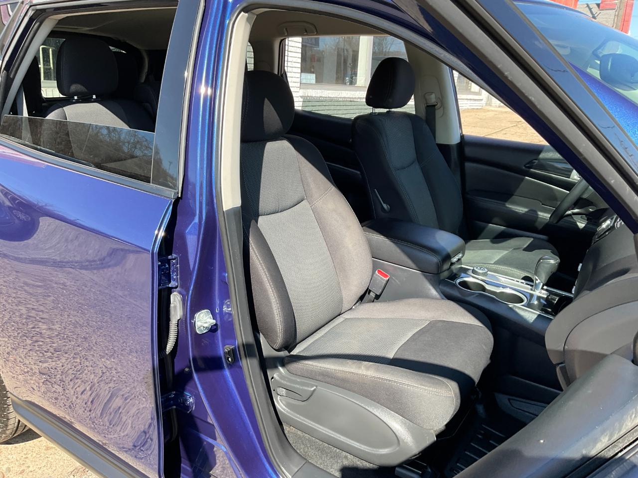 Nissan Pathfinder SV 4WD 2020